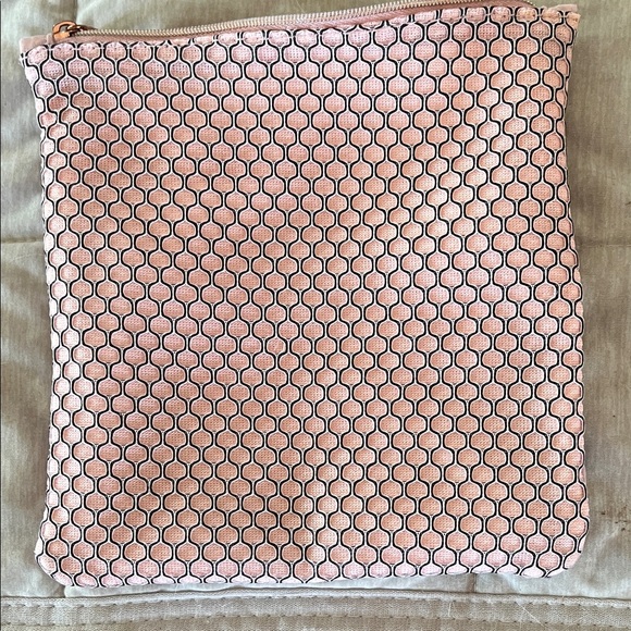 Elegant Pink Patterned Women's Bag - Picture 1 of 2